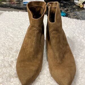 Womens Vince Camuto solid brown leather zippers ankle 🥾 size 9.